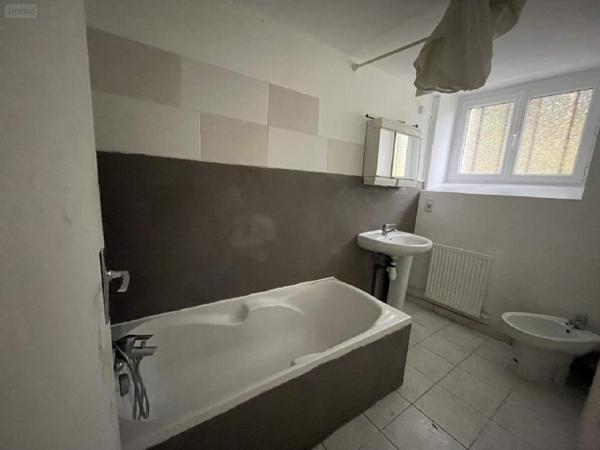 Maison à restaurer à vendre à Saint-Séverin en Charente (16390), ref : 077/1573