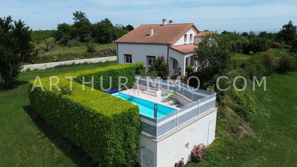 Vente                                                      Maison
                        
                     6 pièces                      129 m2                     à Félines
