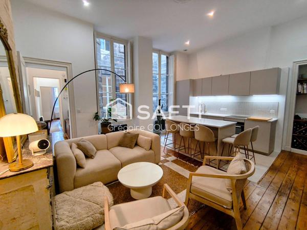Appartement T3 entièrement rénové dans le centre de Bordeaux.