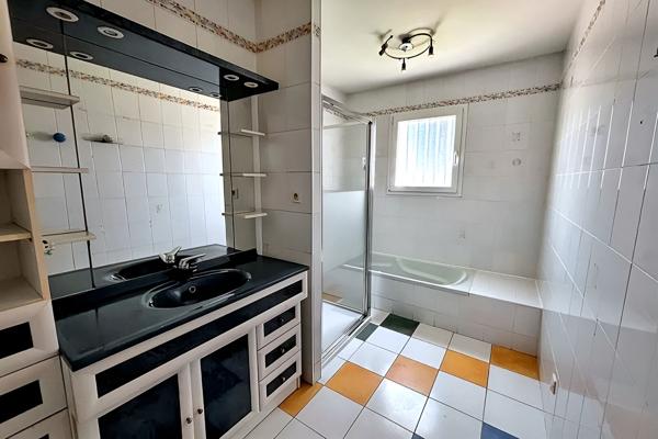 Maison CHAMPAGNE LES MARAIS - 6 pièce(s) - 118 m2