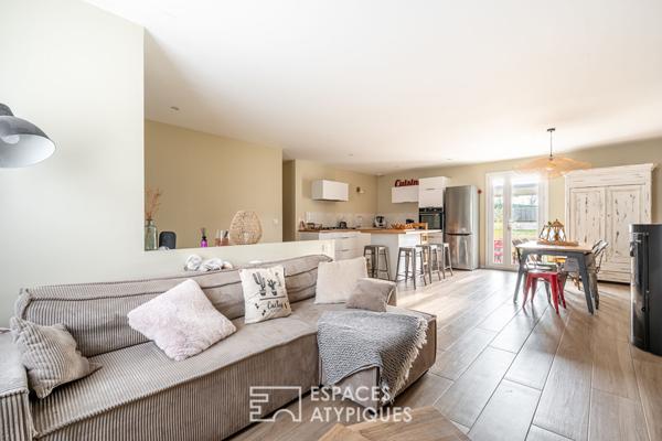 Maison de plain-pied rénovée avec jardin à deux pas du centre village de St Georges de Reneins