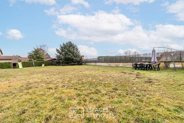 Maison de plain-pied rénovée avec jardin à deux pas du centre village de St Georges de Reneins