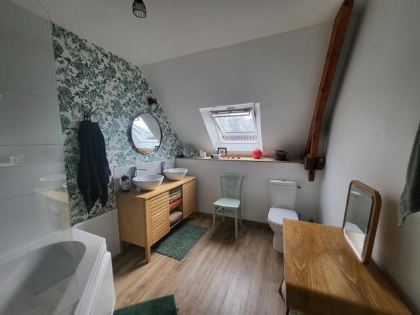 Maison ancienne rénovée - 6 pièces- Groix