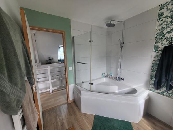 Maison ancienne rénovée - 6 pièces- Groix