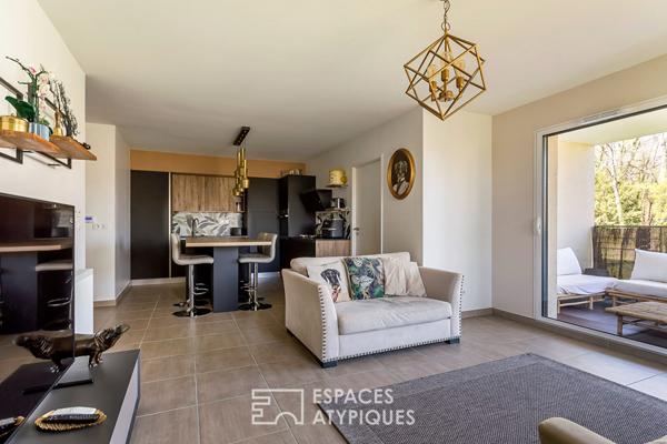 Appartement contemporain dans un parc, aux portes des Monts d’Or