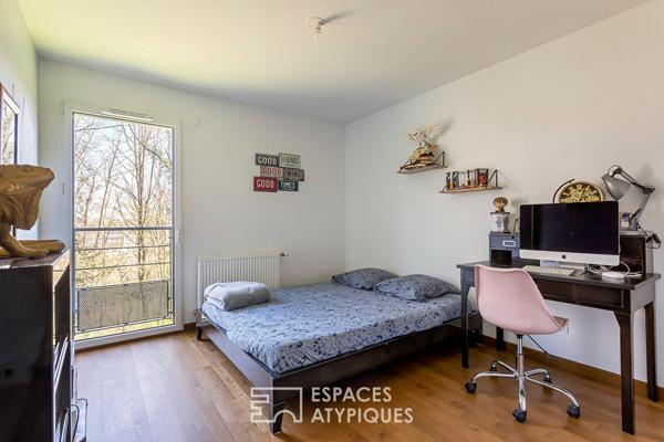 Appartement contemporain dans un parc, aux portes des Monts d’Or