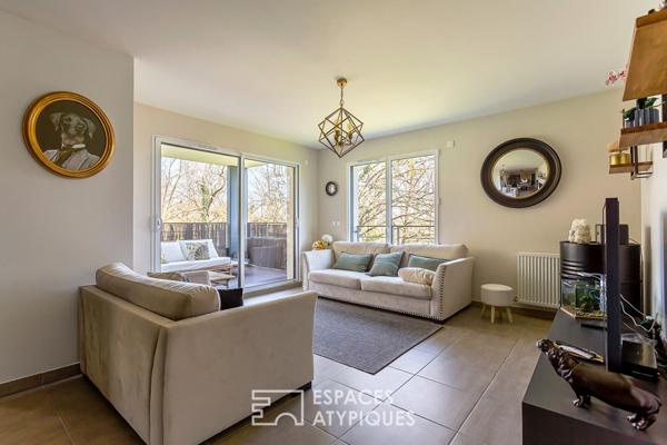 Appartement contemporain dans un parc, aux portes des Monts d’Or