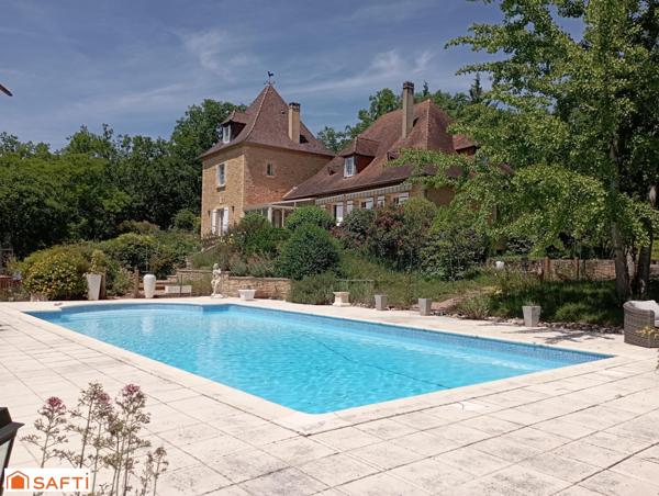 Propriété avec parc, piscine chauffée et tennis.
