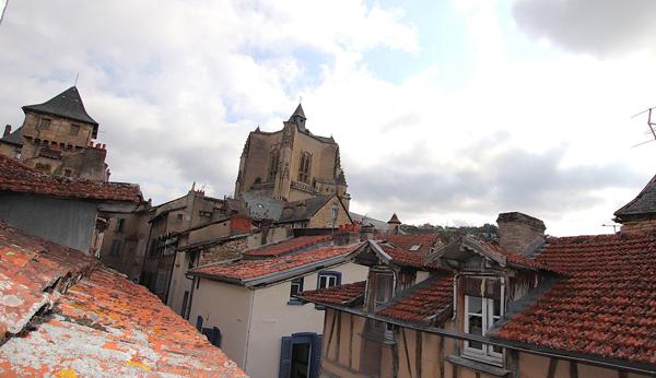 Immeuble de caractère du XVIII  très lumineux avec commerce à l'angle de deux rues