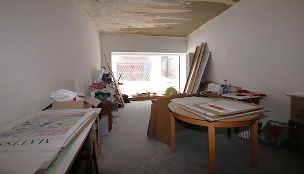 Immeuble de caractère du XVIII  très lumineux avec commerce à l'angle de deux rues