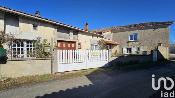 Maison de village 7 pièces de 126 m² à Montjean (16240)