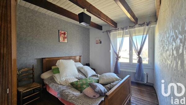 Maison de village 7 pièces de 126 m² à Montjean (16240)