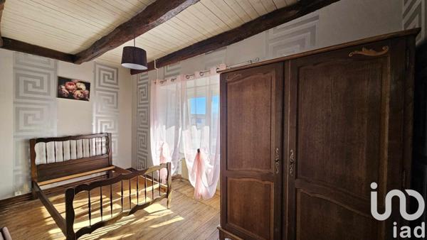 Maison de village 7 pièces de 126 m² à Montjean (16240)