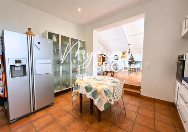 Maison d'Architecte avec piscine et vue imprenable - Secteur prisé