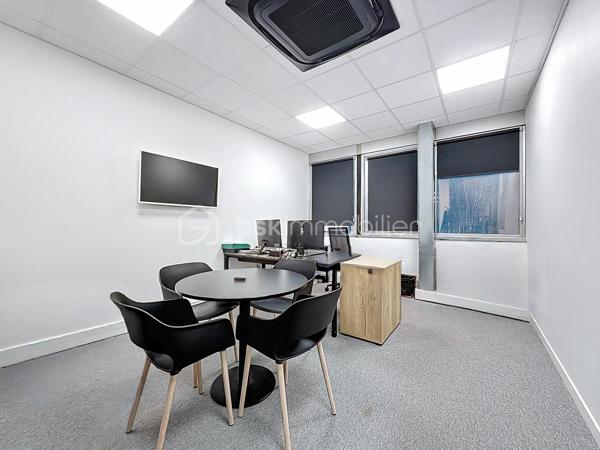 Local d'activités de 1 765 m²