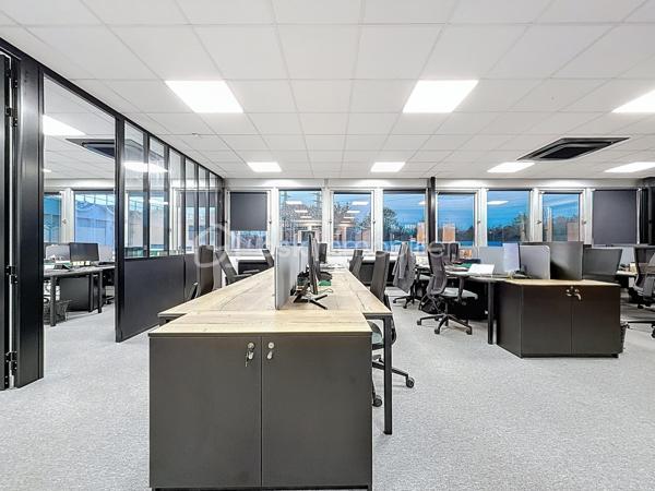 Local d'activités de 1 765 m²