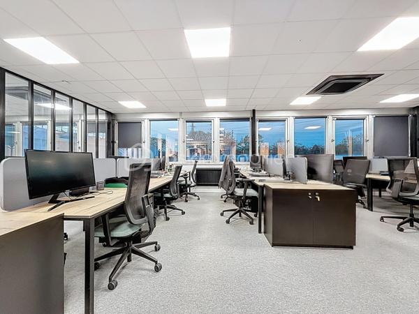 Local d'activités de 1 765 m²