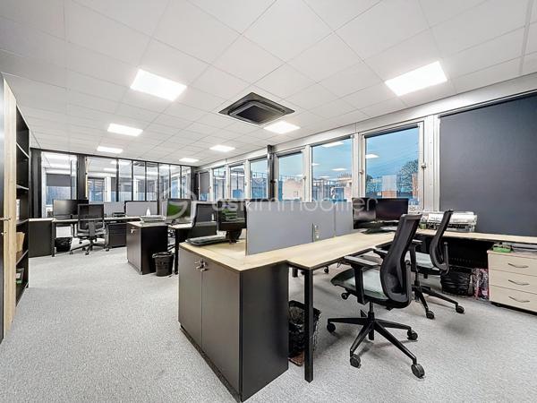 Local d'activités de 1 765 m²