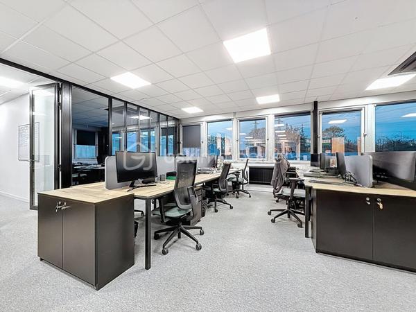 Local d'activités de 1 765 m²