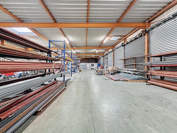 Local d'activités de 1 765 m²