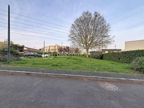 Local d'activités de 1 765 m²