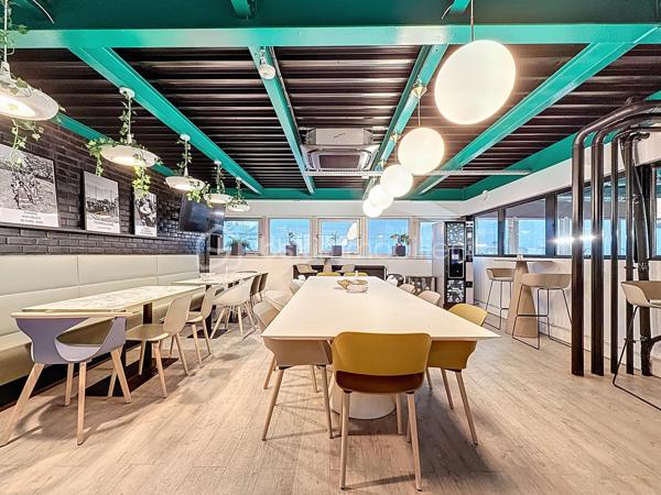 Local d'activités de 1 765 m²