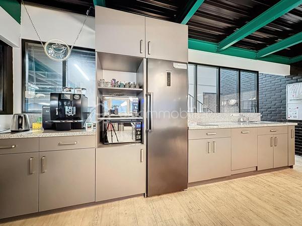 Local d'activités de 1 765 m²