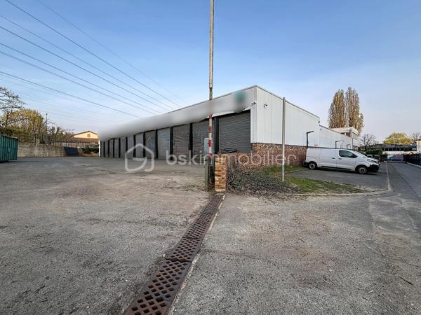 Local d'activités de 1 765 m²