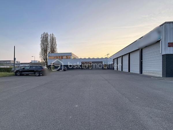 Local d'activités de 1 765 m²