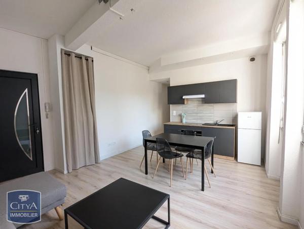 Appartement à louer 2 pièces 39.52m² Carcassonne (11000)