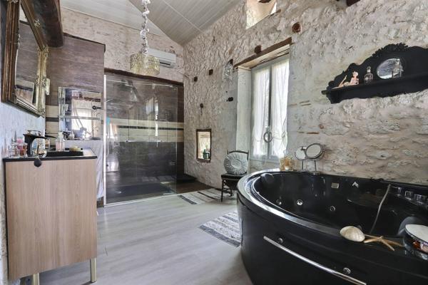 Maison 10 pièces - 373 m²