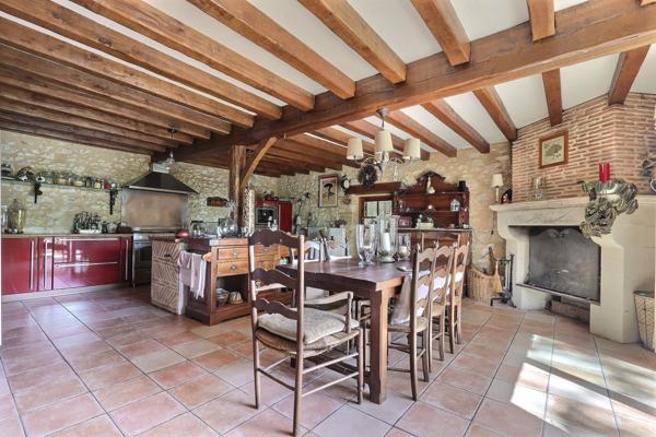 Maison 10 pièces - 373 m²