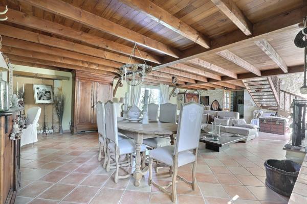 Maison 10 pièces - 373 m²