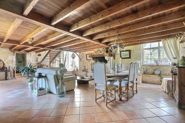 Maison 10 pièces - 373 m²