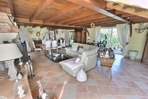 Maison 10 pièces - 373 m²