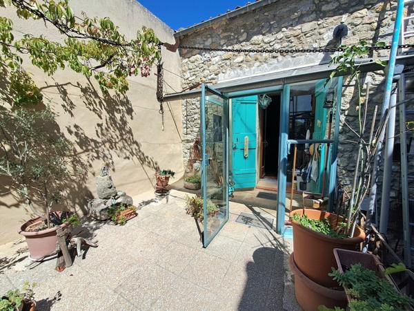 Authentique maison de village de caractère avec local à exploiter