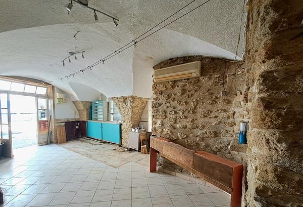 Authentique maison de village de caractère avec local à exploiter