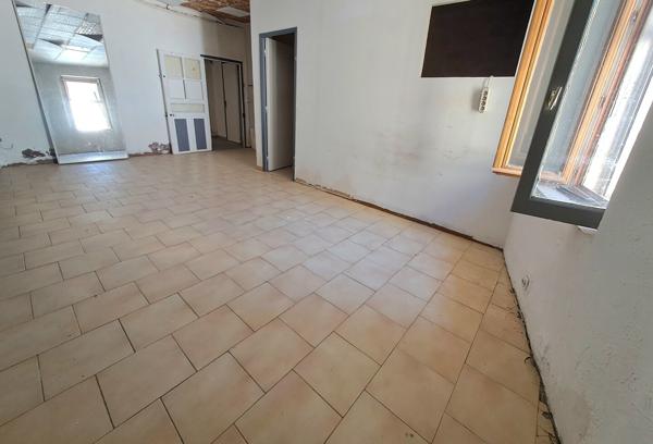 Authentique maison de village de caractère avec local à exploiter