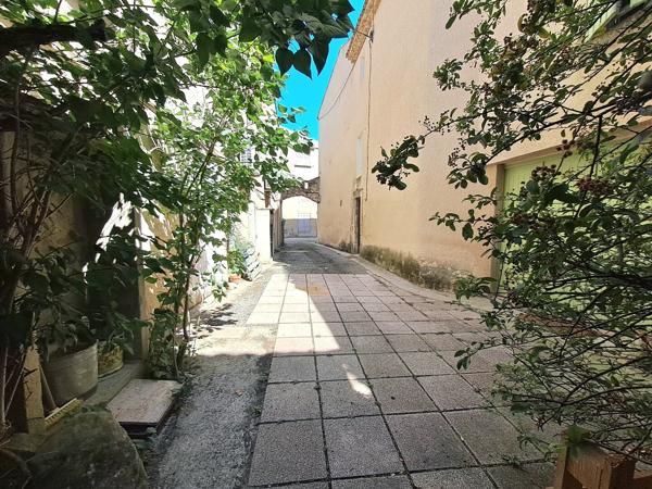 Authentique maison de village de caractère avec local à exploiter