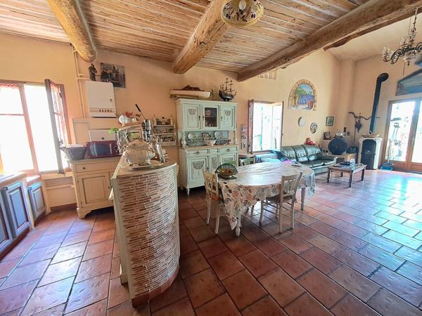 Authentique maison de village de caractère avec local à exploiter