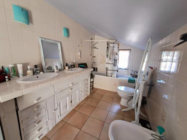 Authentique maison de village de caractère avec local à exploiter