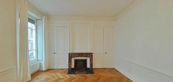 APPARTEMENT T2 A LOUER - LYON 6EME ARRONDISSEMENT Marechal Lyautey 78.38 m 2 1 205,70 € charges comprises par mois