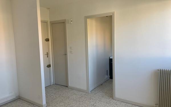Appartement à louer    2 pièces • 30,06 m2 Nîmes