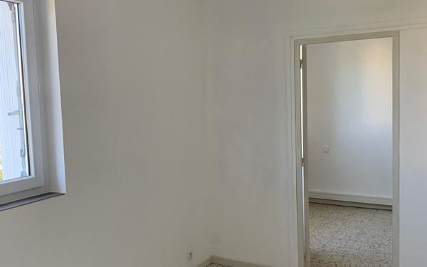 Appartement à louer    2 pièces • 30,06 m2 Nîmes