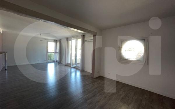 Appartement à louer    4 pièces •  Marseille 8