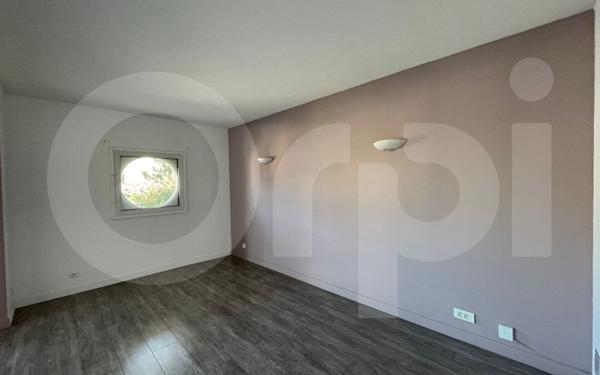 Appartement à louer    4 pièces •  Marseille 8