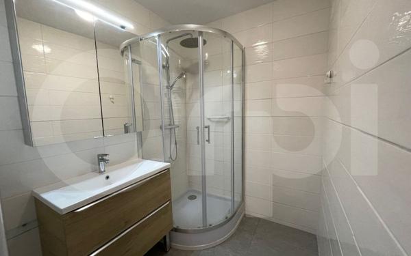 Appartement à louer    4 pièces •  Marseille 8