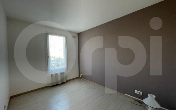 Appartement à louer    4 pièces •  Marseille 8