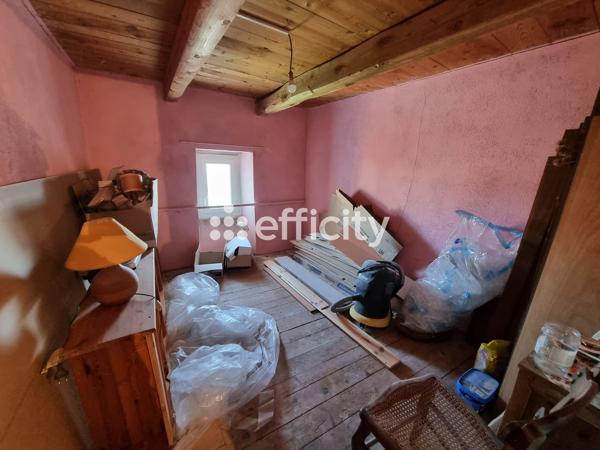 Maison
         5 pièces
        - 121 m²