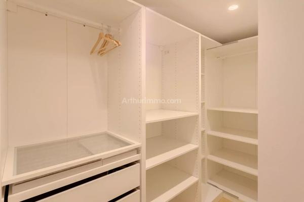 Vente                                                      Appartement
                        
                     3 pièces                      68 m2                     à Nice